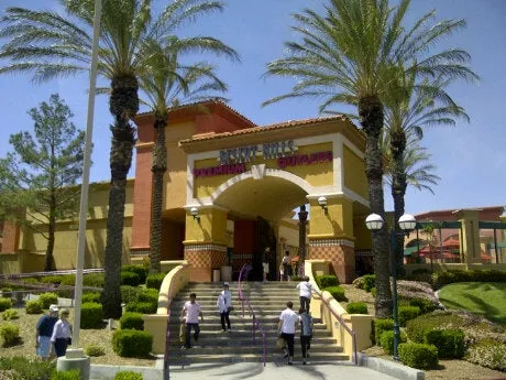 Desert Hills Premium Outlets