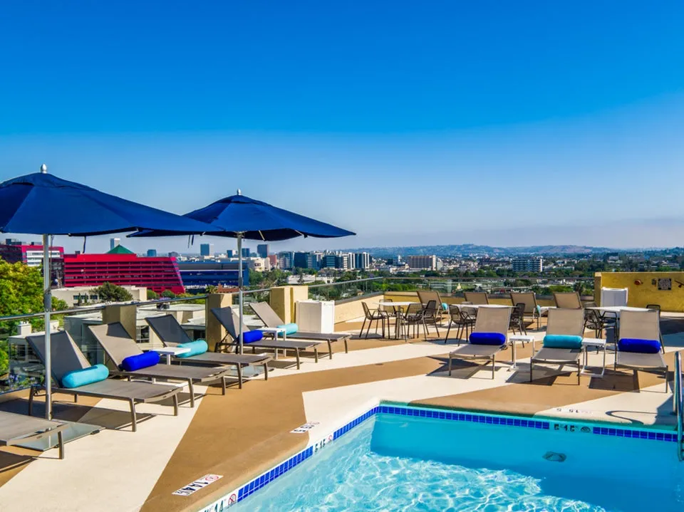 Le Montrose Suites
