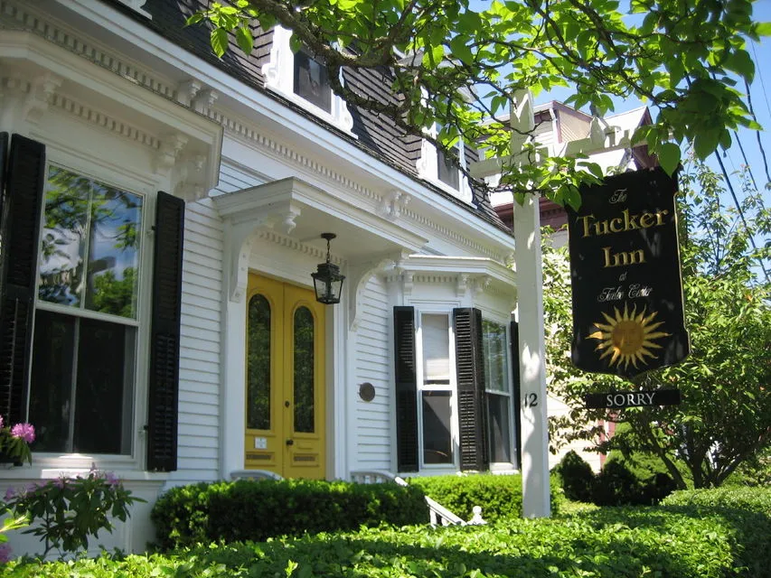 Tucker Inn