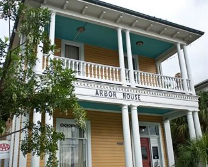 Arbor House Suites