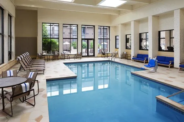 Sheraton Milwaukee Brookfield Hotel
