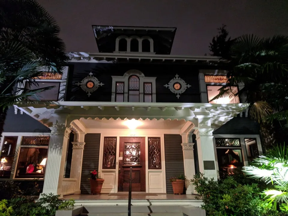 Gaslight Inn