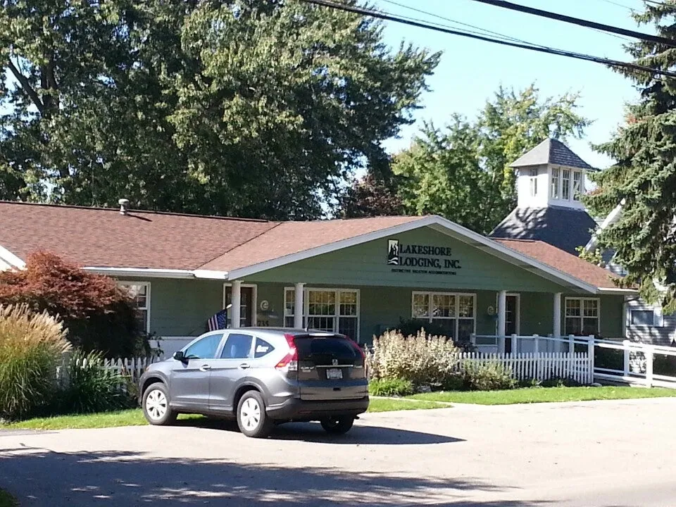 Lakeshore Lodging