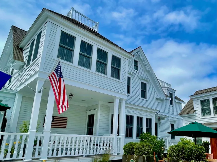 White Porch Inn Art Hotel