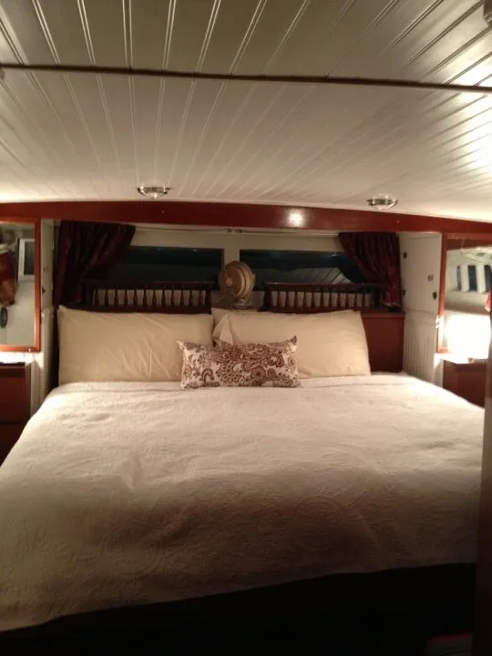 Dockside Boat & Bed
