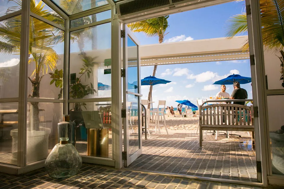 Numero Uno Beach Hotel & Restaurant