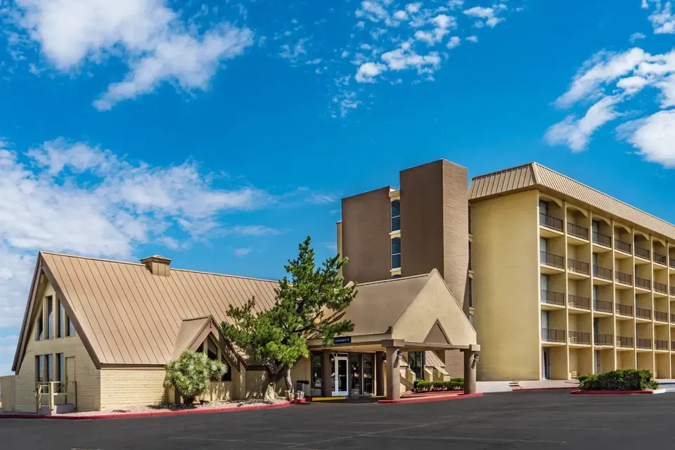 Howard Johnson by Wyndham Albuquerque Midtown  Formerly: Plaza Inn Albuquerque