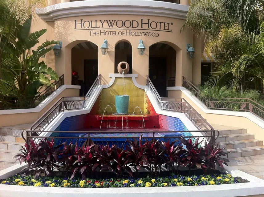 Hollywood Hotel ® is OPEN