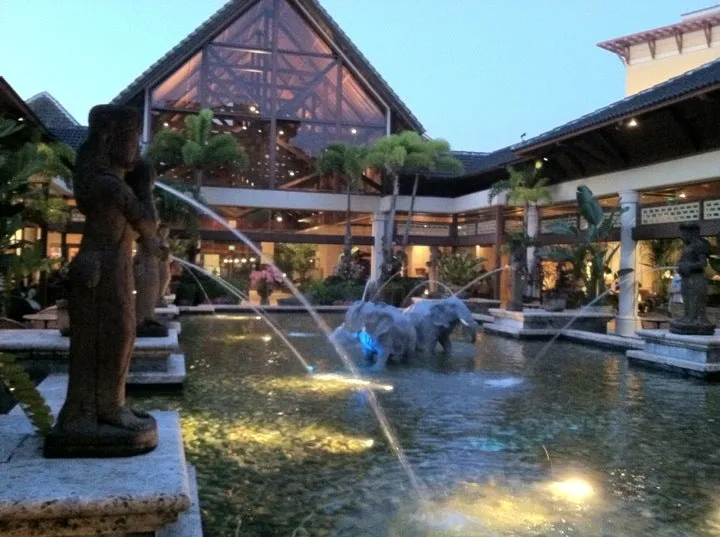 Loews Royal Pacific Resort