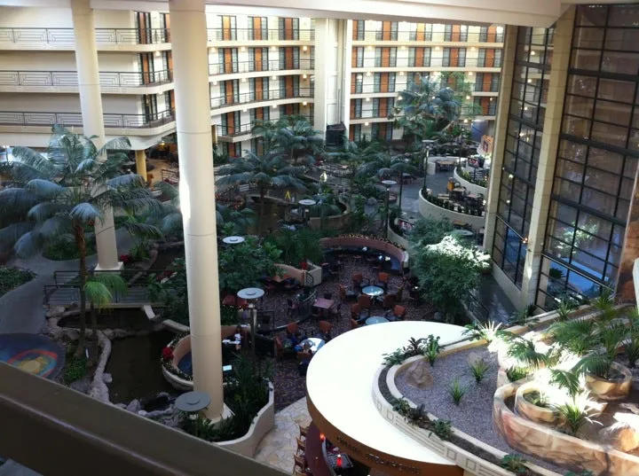 Embassy Suites by Hilton Phoenix Biltmore
