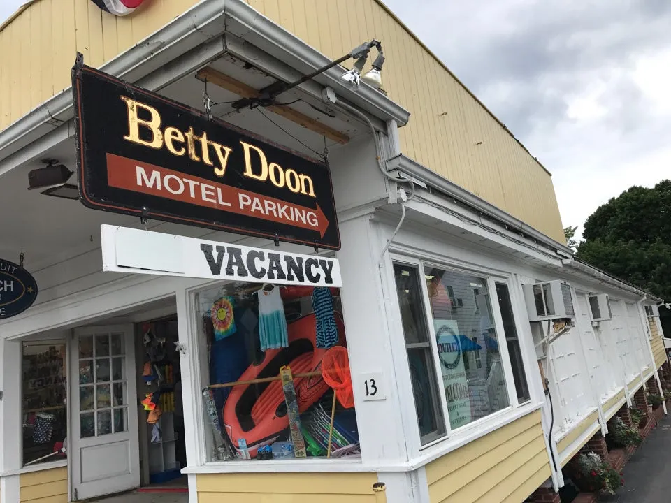 Betty Doon Motor Hotel