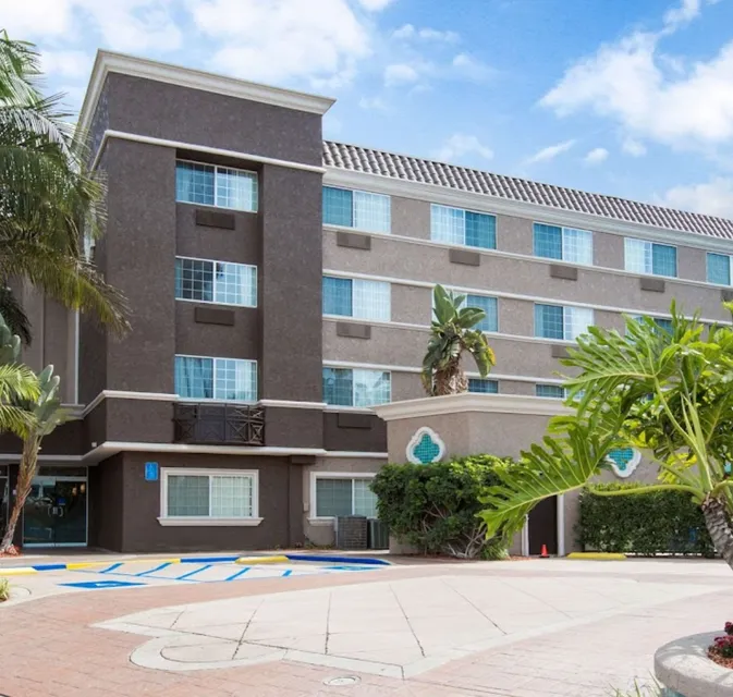 Comfort Inn & Suites San Diego - Zoo Seaworld Area