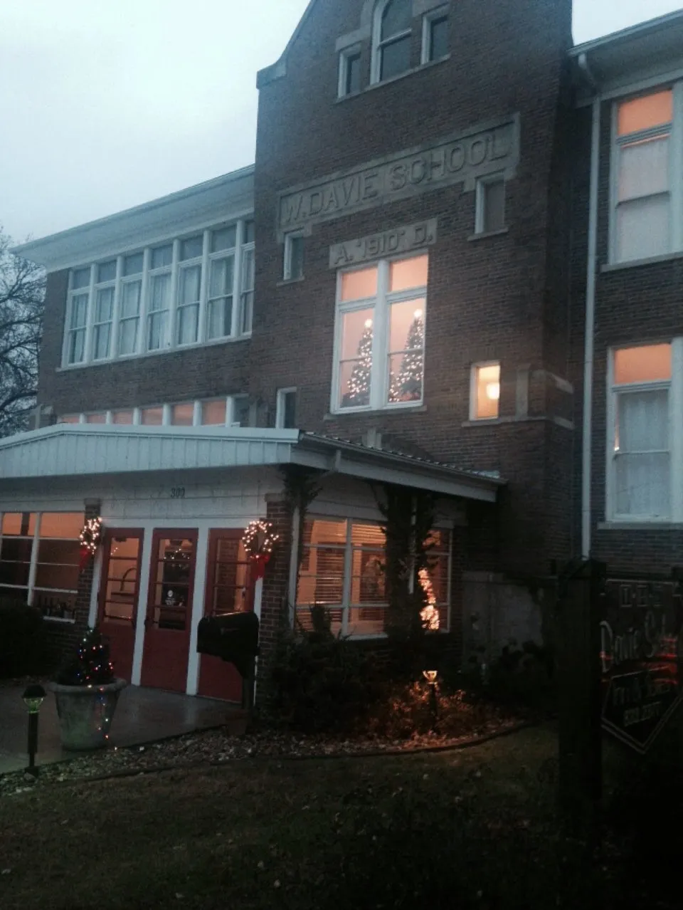 Davie School Inn
