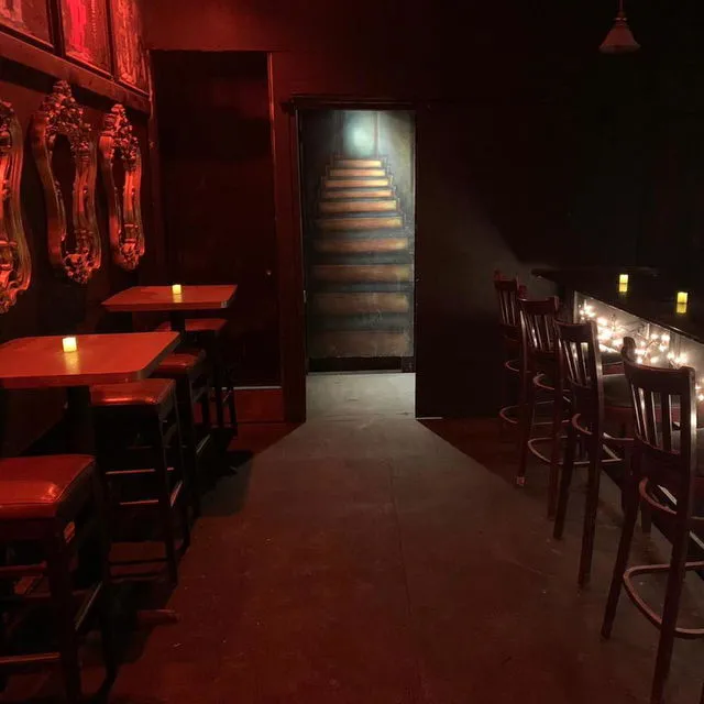 Raven Lounge