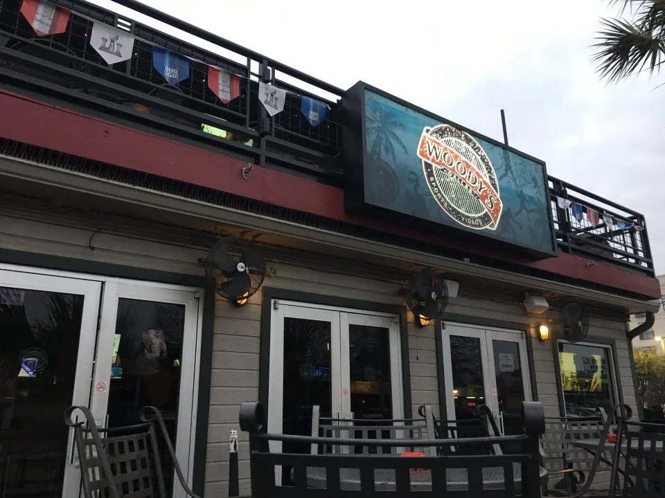 Woody's Sports and Video Bar