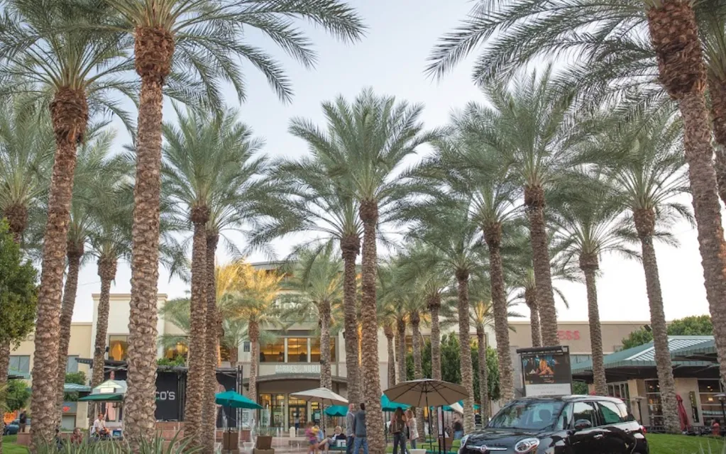 Kierland Commons