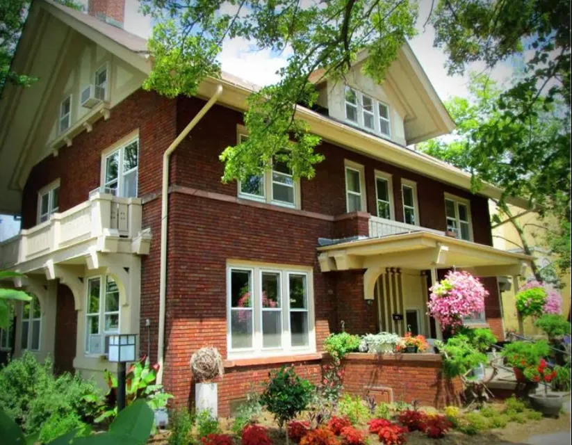 Mendota Lake House B&B  Formerly: Collins House Inn