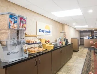 Days Inn Lakewalk