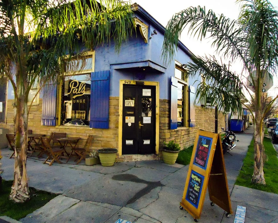 Pal's Lounge