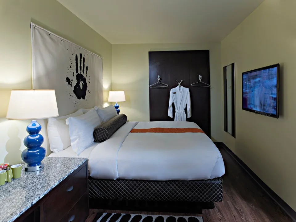 ACME Hotel Company