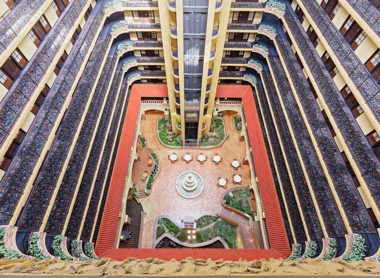 Embassy Suites- Kansas City Plaza