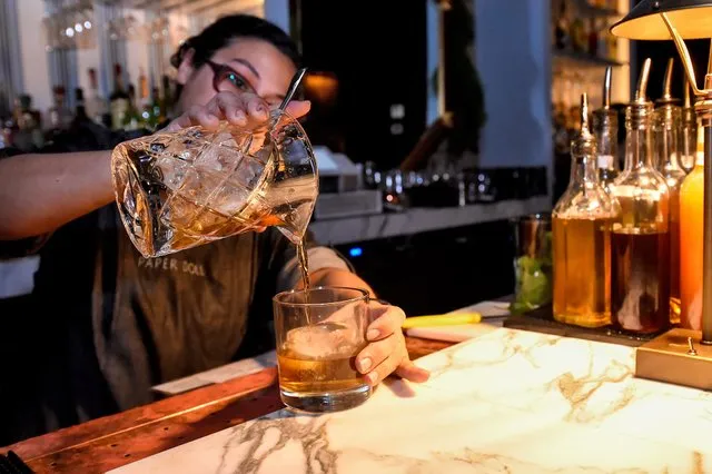 Paper Doll Bar