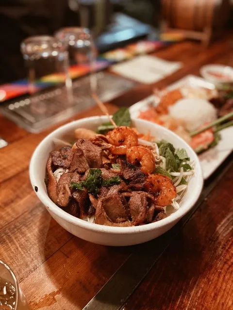 Tay Ho Oakland Restaurant & Bar