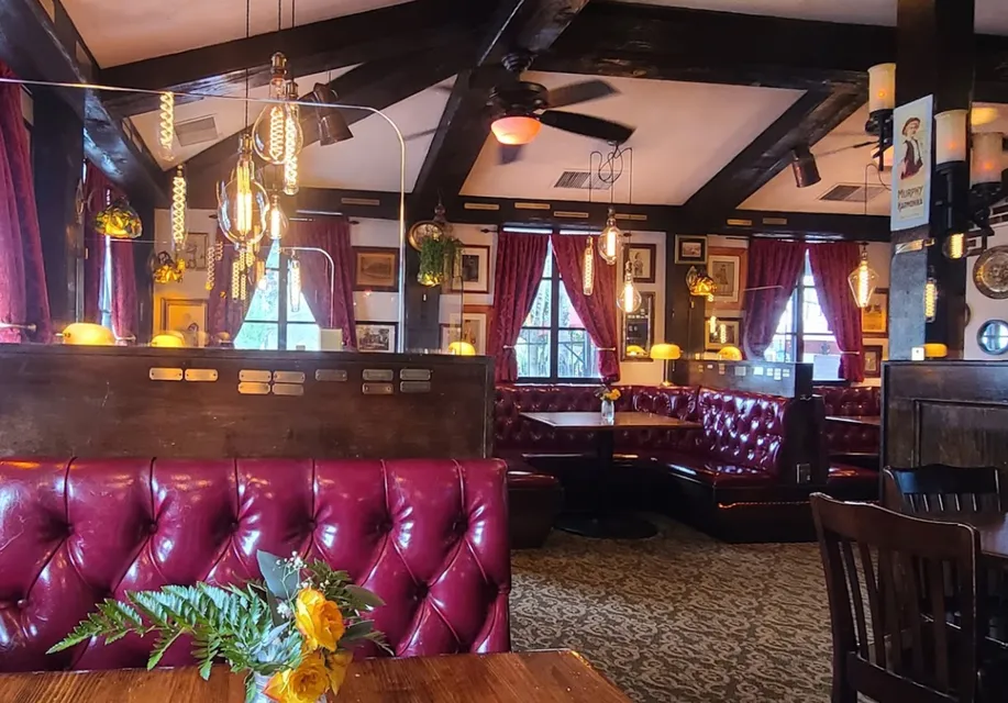 Red Lion British Pub
