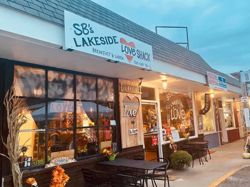 SB's Lakeside Love Shack