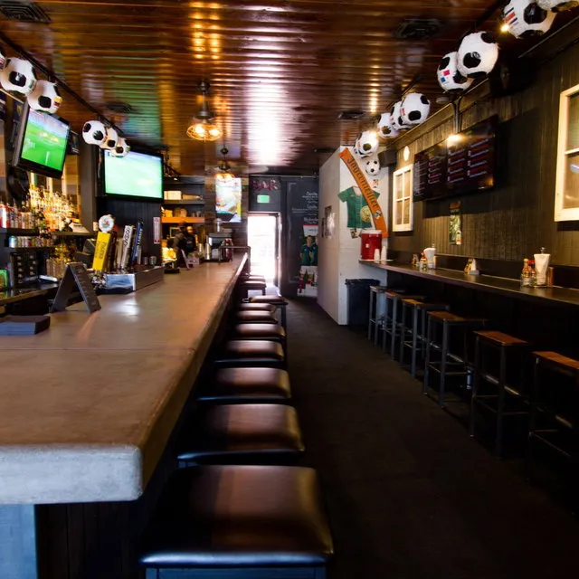 Redwing Bar & Grill