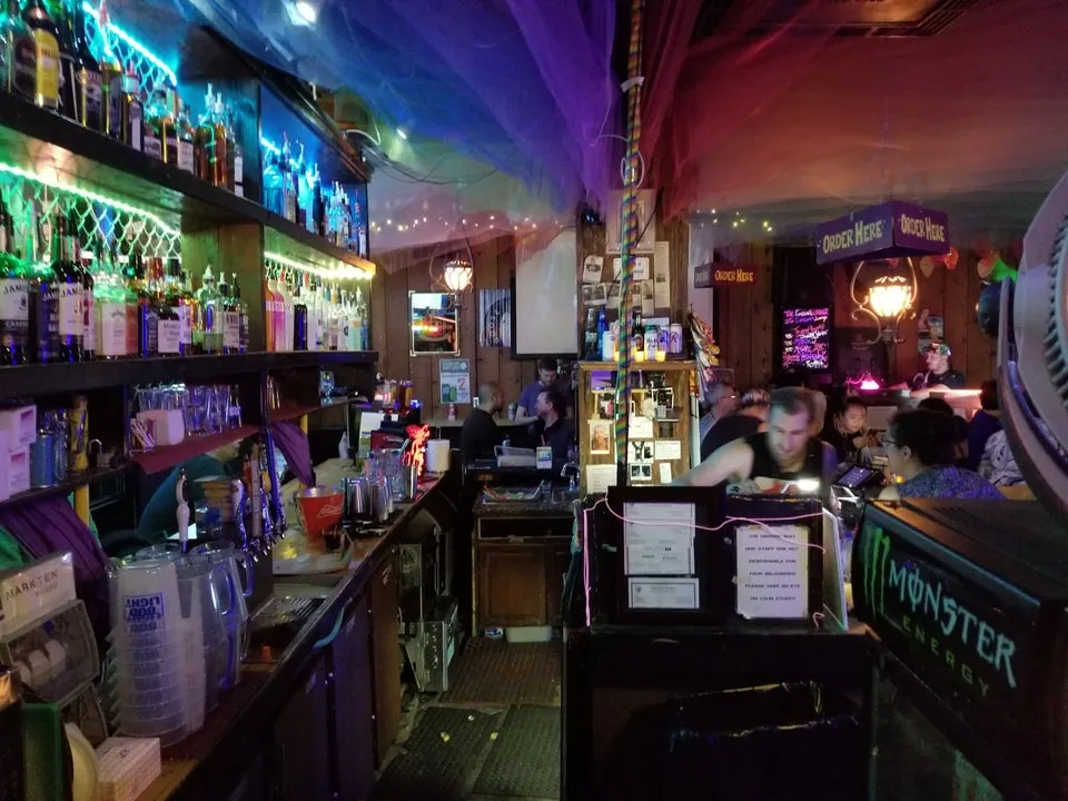 Crescent Lounge