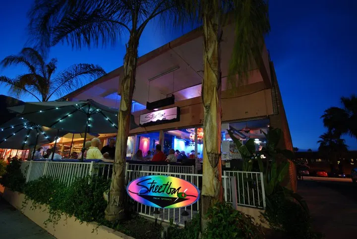 Street Bar
